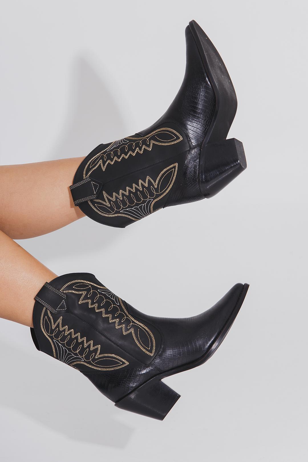 NEBRASKA BORDADA NEGRO