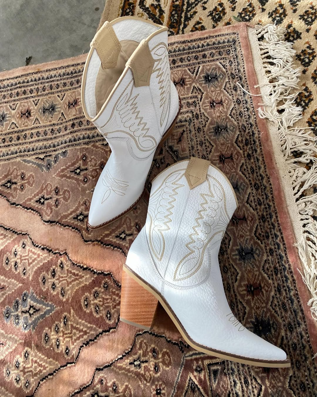 NEBRASKA BORDADO BLANCO ** ÚLTIMOS TALLA 39 **