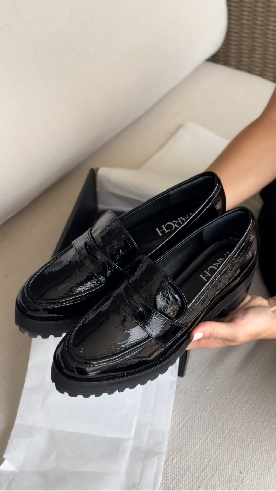 LARA EXTRA GLOSY NEGRO **ÚLTIMOS 36 , 38 Y 40**