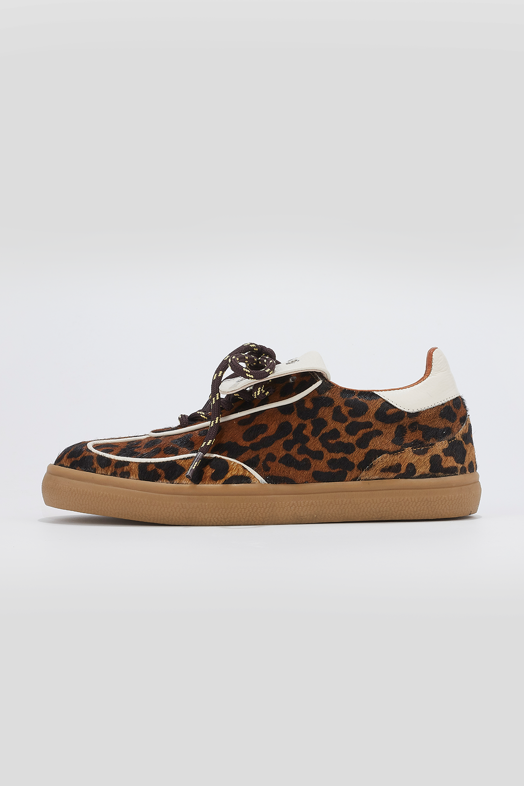 SIMONE LEOPARD CON LENGUA