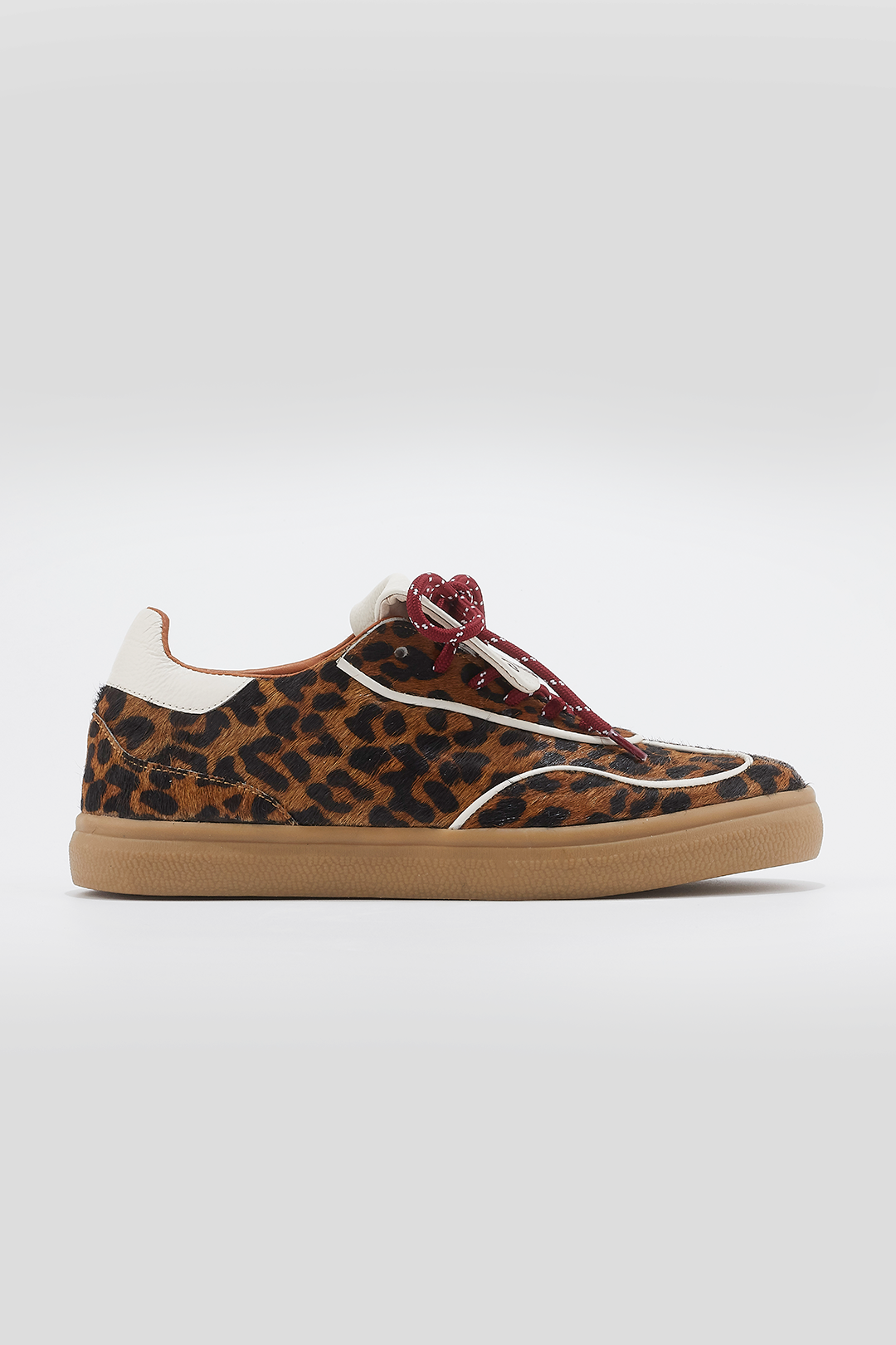 SIMONE LEOPARD CON LENGUA